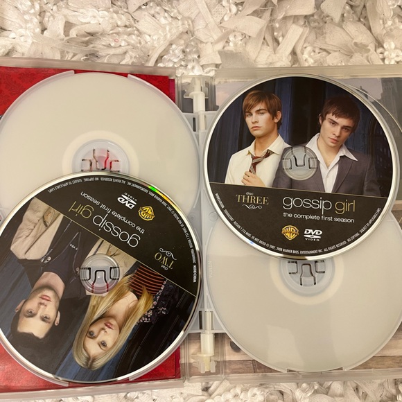 Gossip Girl Season 1 DVD - Picture 3 of 6